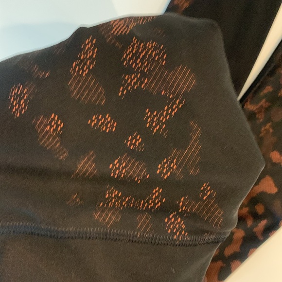 Lululemon Mapped out High Rise tight 28โ-black with orange/res camo-size 4 - Picture 7 of 16
